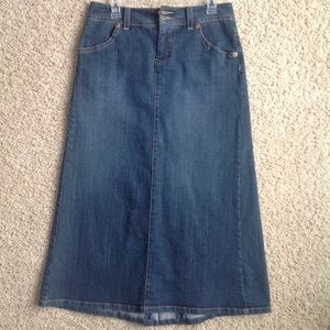 Long jean skirt with pockets